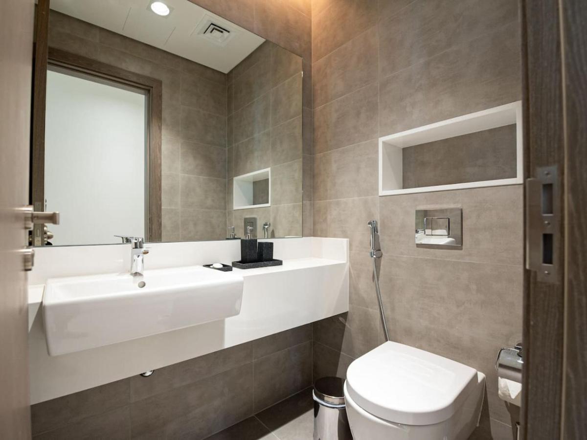 Elegant 2 Bed Maids In Dt1 With Rooftop Pool *