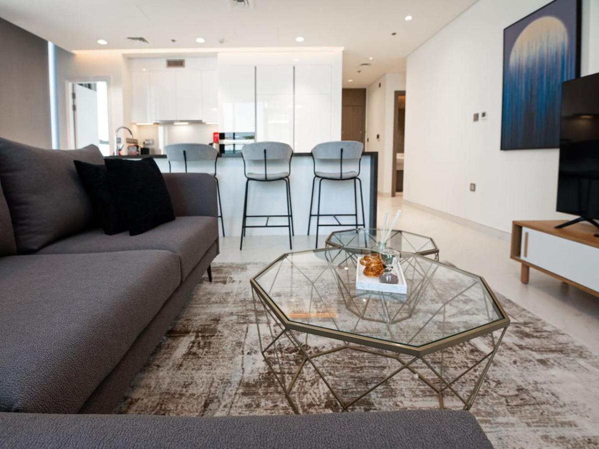 Elegant 2 Bed Maids In Dt1 With Rooftop Pool Dubai