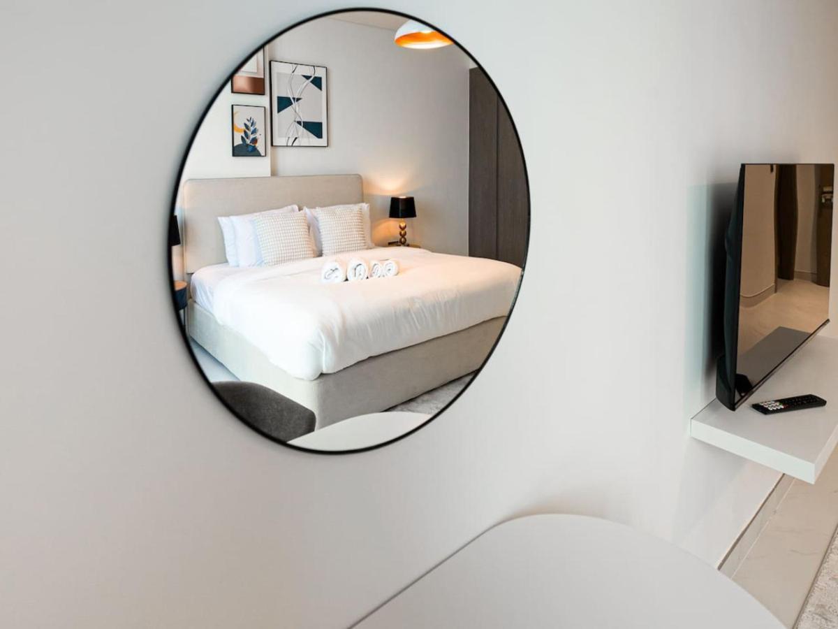 Elegant 2 Bed Maids In Dt1 With Rooftop Pool