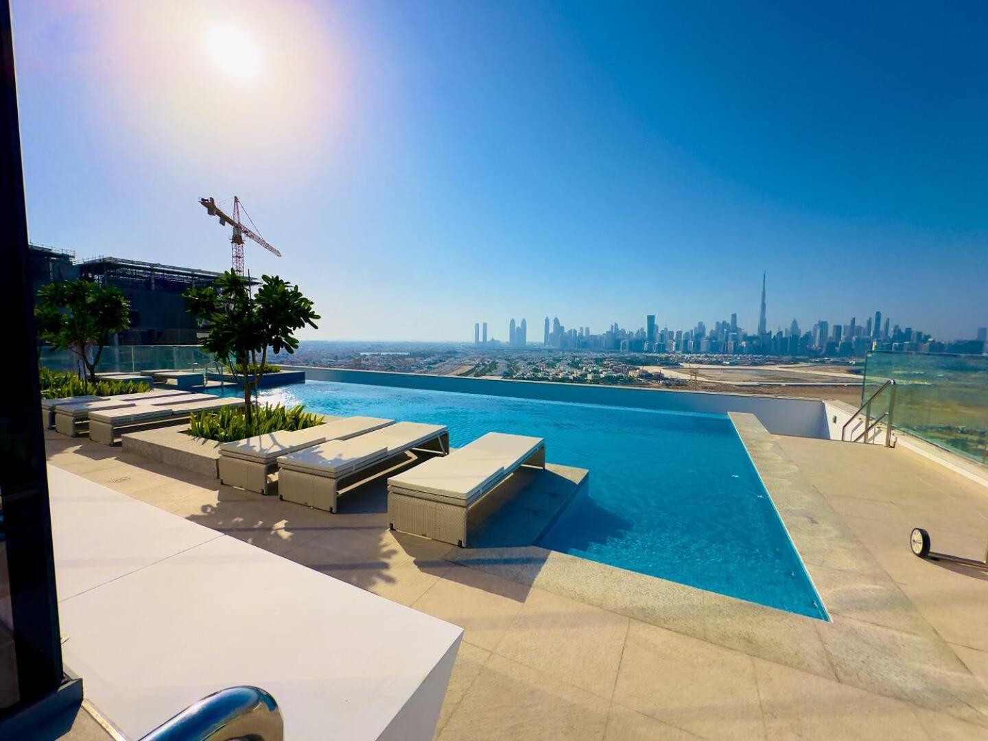 Apartment Elegant 2 Bed Maids In Dt1 With Rooftop Pool