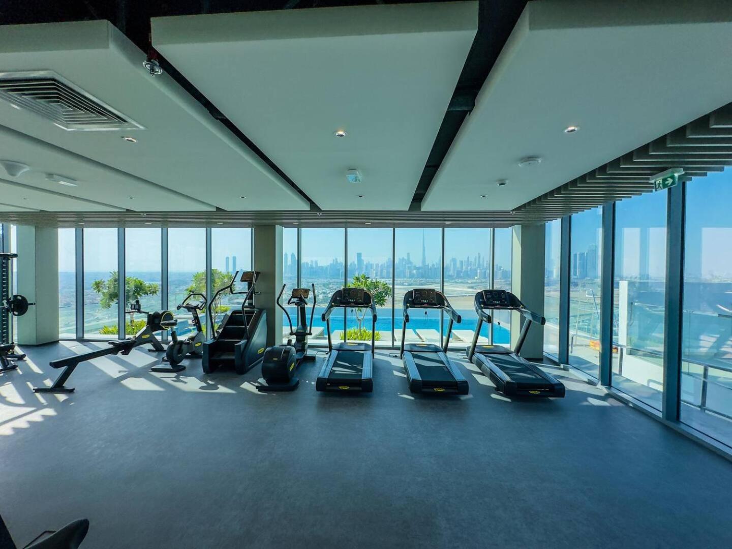 Elegant 2 Bed Maids In Dt1 With Rooftop Pool Apartment Dubai