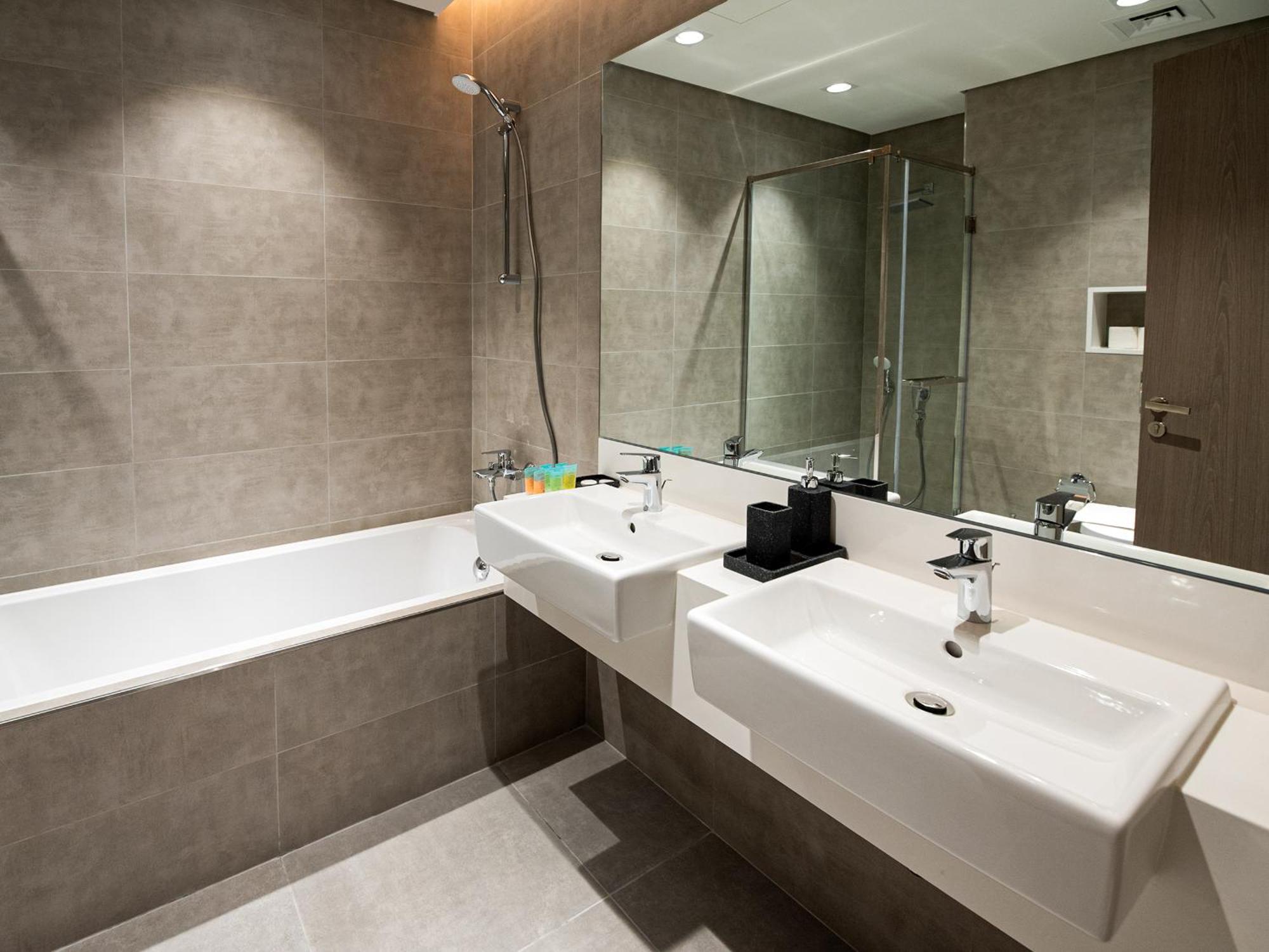 Elegant 2 Bed Maids In Dt1 With Rooftop Pool *